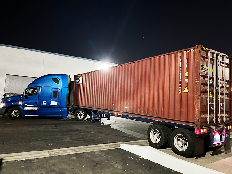 Супероборудование приземляется в Америке